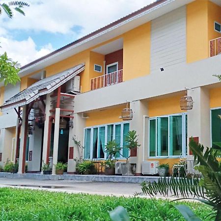 Nine Smiths Hotel Chiangmai Чиангмай Екстериор снимка