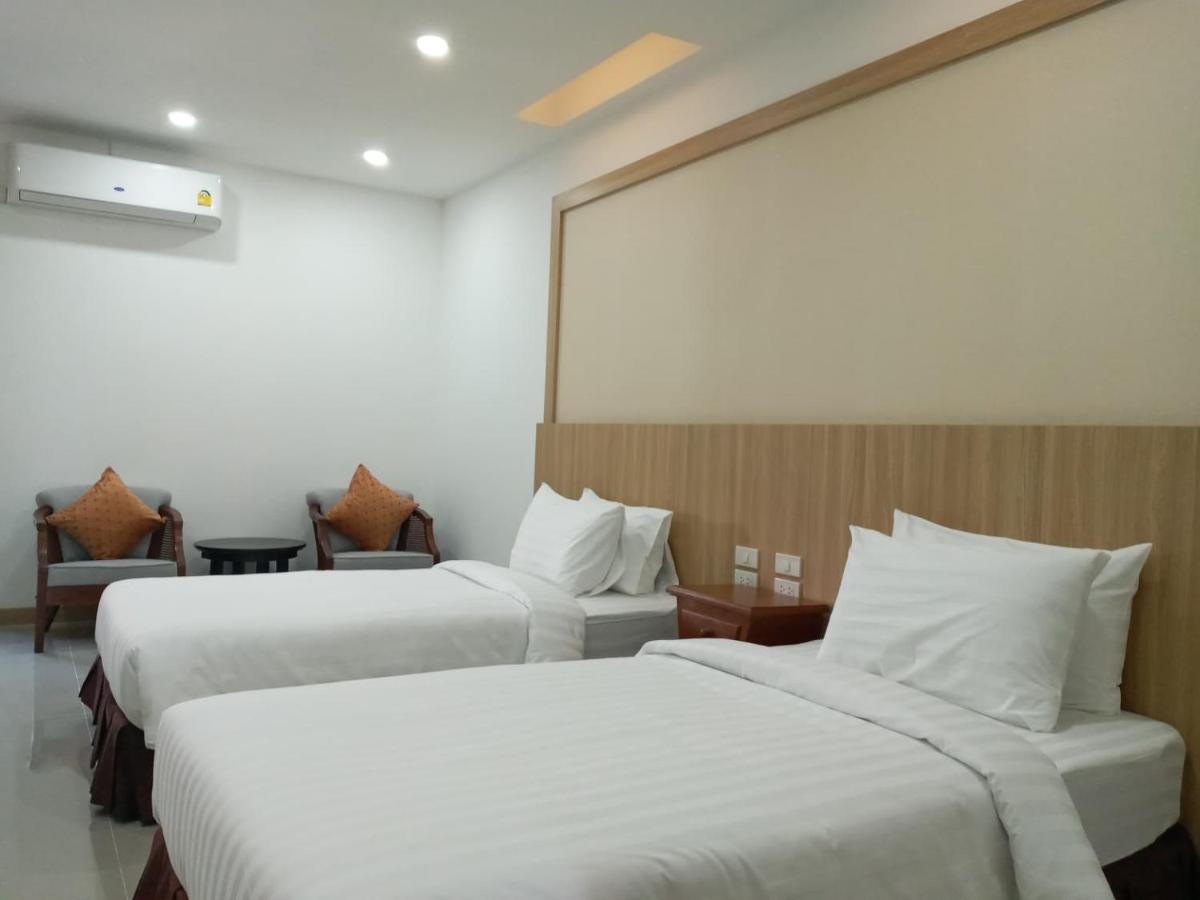 Nine Smiths Hotel Chiangmai Чиангмай Екстериор снимка