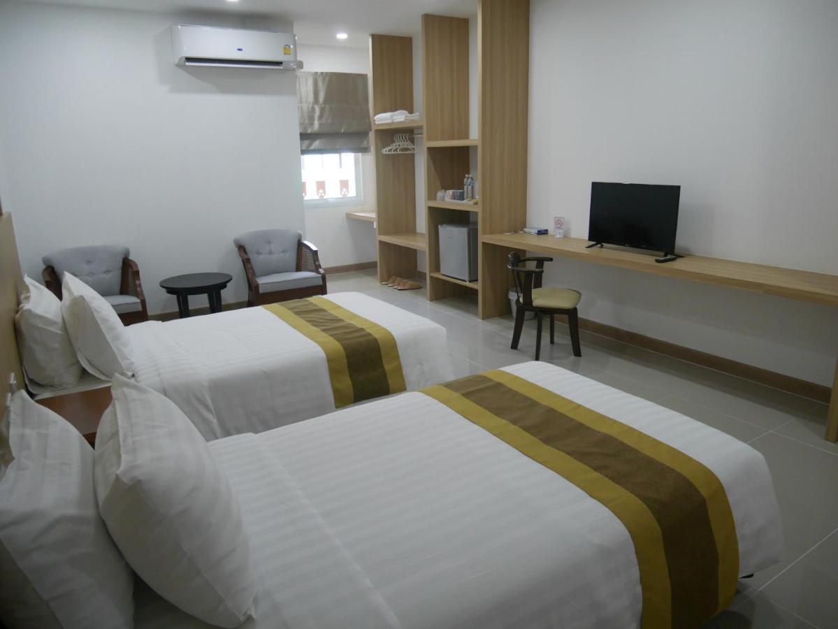 Nine Smiths Hotel Chiangmai Чиангмай Екстериор снимка