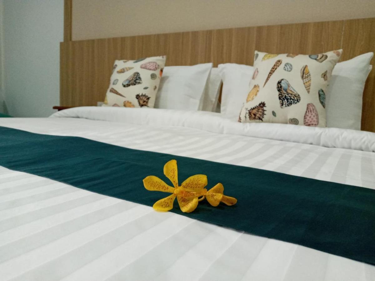 Nine Smiths Hotel Chiangmai Чиангмай Екстериор снимка