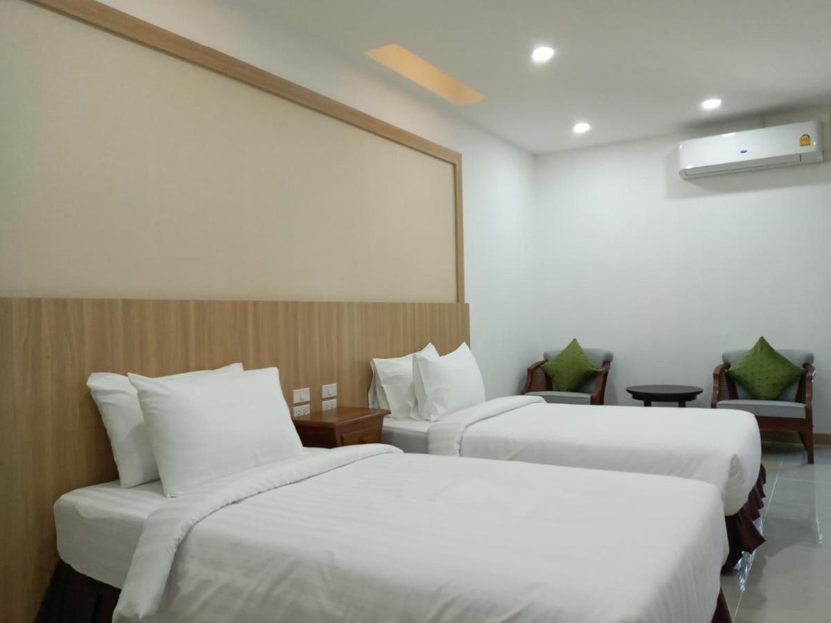 Nine Smiths Hotel Chiangmai Чиангмай Екстериор снимка