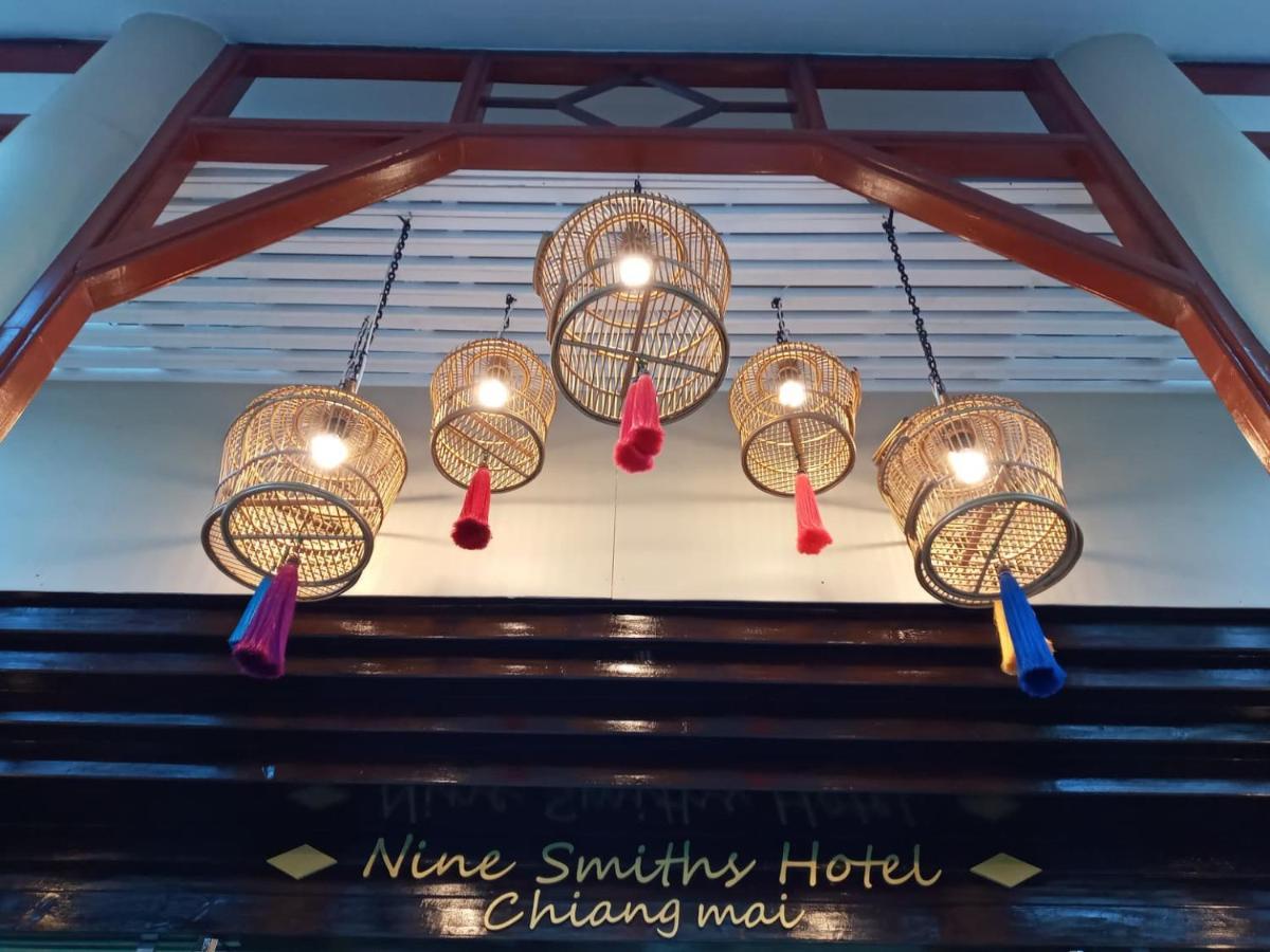 Nine Smiths Hotel Chiangmai Чиангмай Екстериор снимка